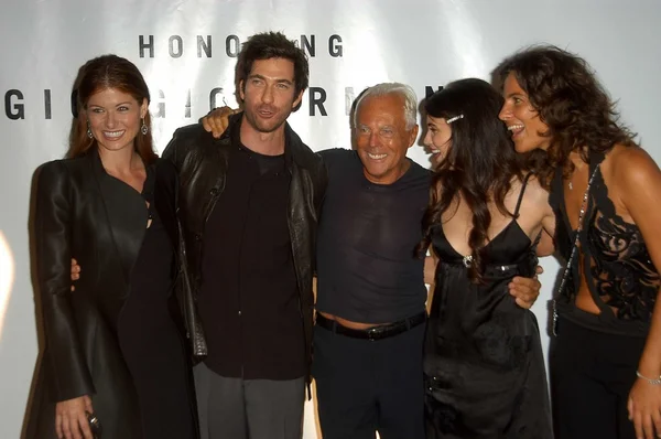 Debra Messing, Dylan McDermott, Giorgio Armani, Shiva Rose and Roberta Armani — Stock Photo, Image