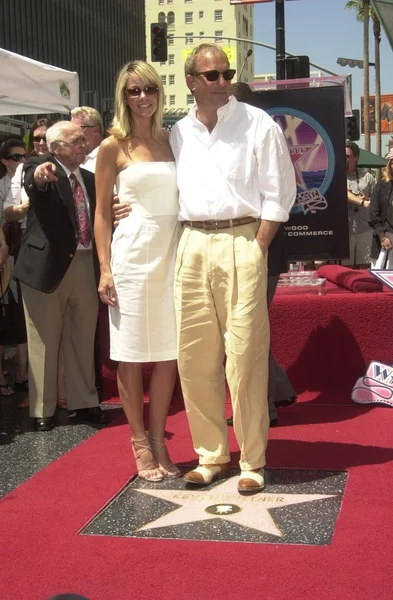 Kevin Costner y Christine Baumgarten — Foto de Stock