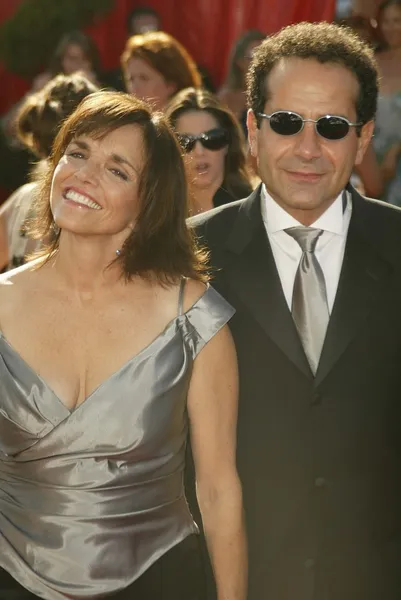 Brooke adams i tony shalhoub — Zdjęcie stockowe