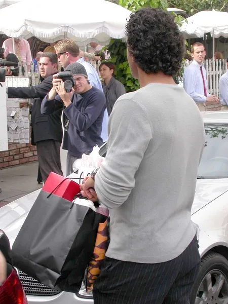 A bodyguard bring birthday presents — Stock Photo, Image