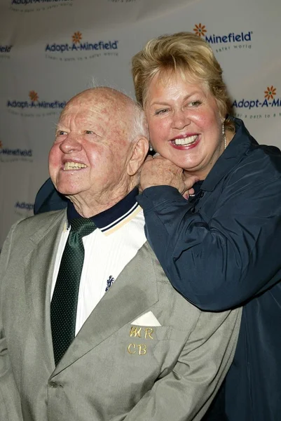 Mickey Rooney y su esposa — Foto de Stock