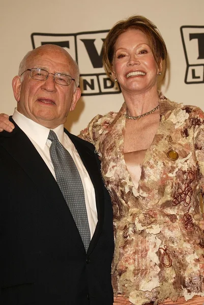 Ed asner ve mary tyler moore — Stok fotoğraf