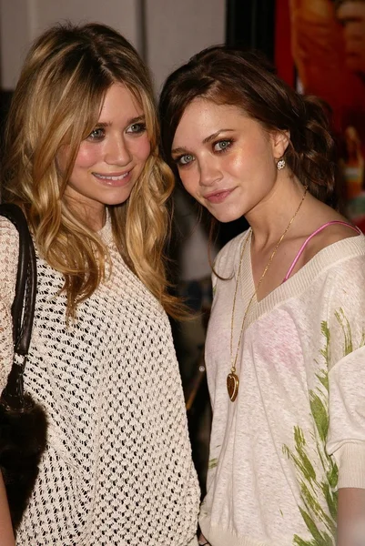 Mary-Kate y Ashley Olsen — Foto de Stock