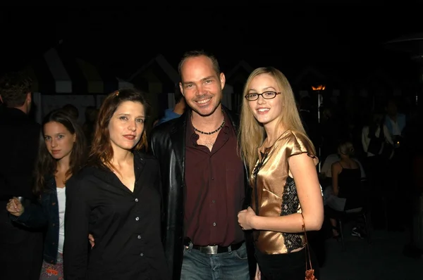 Melora walters, dennis hensley och leighton meester — Stockfoto