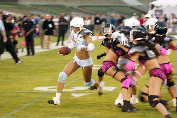 Gwendolyn Osbourne, scoring the winning touchdown — Stock Photo, Image