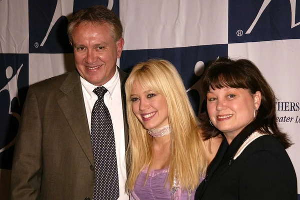 Hilary Duff and parents — Stock Photo, Image