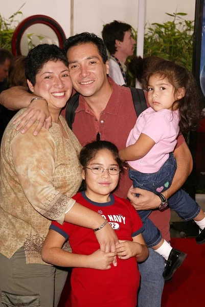 Benito Martinez and family — Stock Photo, Image