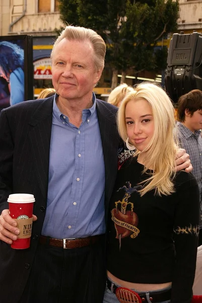 Jon Voight y Skyler Shae — Foto de Stock