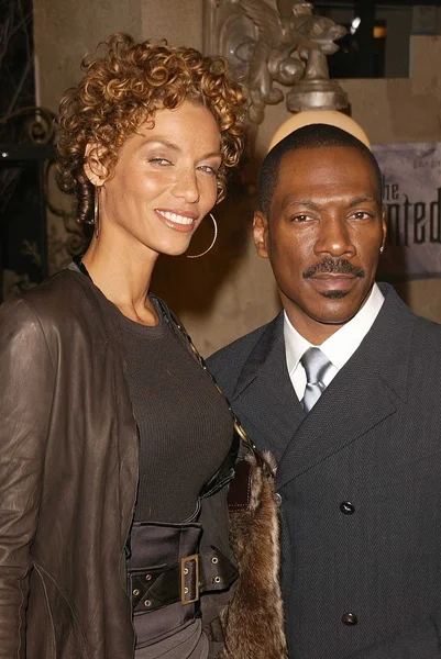 Eddie murphy en vrouw nicole — Stockfoto