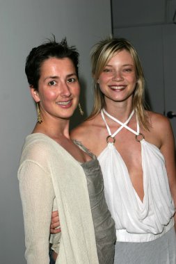 Anna getty ve amy smart rami kashou defilede