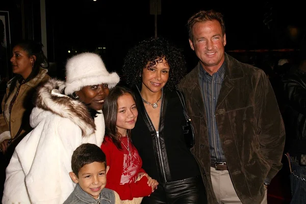 Troy Beyer y su familia — Foto de Stock