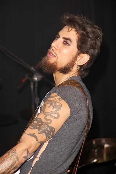 Dave Navarro at Vanity Fair In Concert presented by DKNY to benefit Step Up Womens Network, Avalon, Hollywood, CA 11-15-03 — Stock Photo, Image