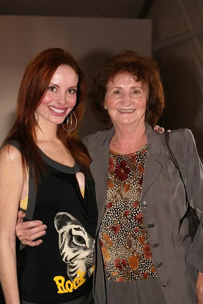 Phoebe Price and mother — Stock Photo, Image
