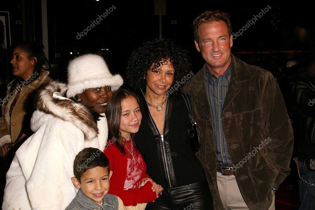 Troy Beyer and family – Stock Editorial Photo © s_bukley #17629251