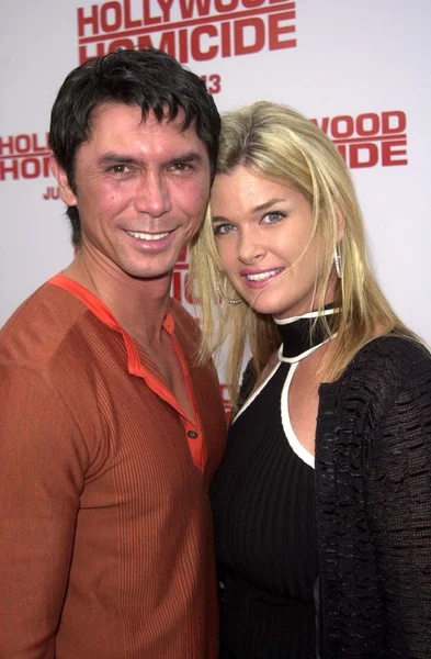 Lou diamond phillips och fru kelly — Stockfoto