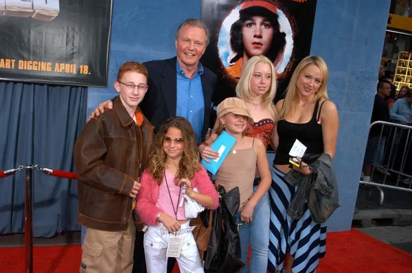 Jon voight, skyler shaye, klejnot i inni — Zdjęcie stockowe