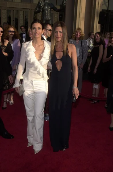 Courteney Cox y Jennifer Aniston —  Fotos de Stock