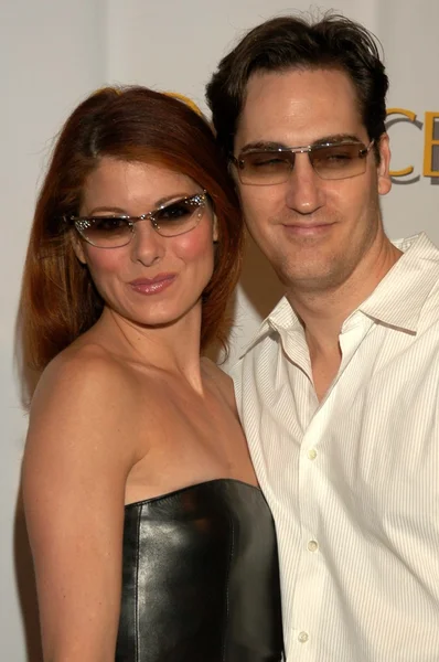 Debra messing und ehemann daniel zelman — Stockfoto