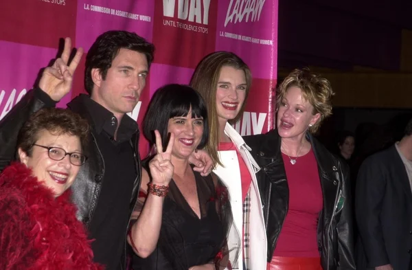 Dylan McDermott and Eve Ensler and Brooke Sheilds and Melanie Griffith — Stock Photo, Image