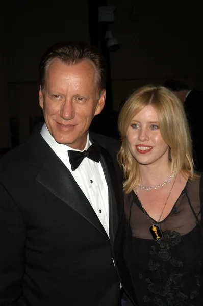 James Woods and date Dawn Denoon — Stock Photo, Image