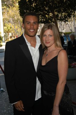Charles divins ve tish halloway