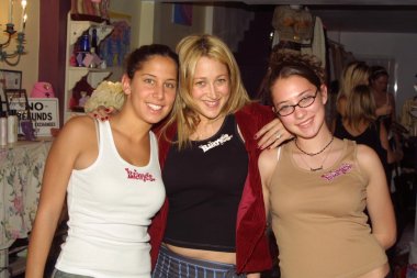 Melissa rappaport, jennifer blanc ve simone shugerman