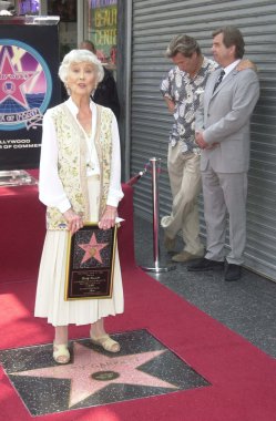 Betty garrett alır onun yıldızı jeff olarak Şöhret Kaldırımı Tarih ve beau bridges bak