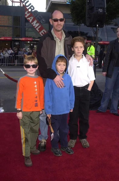 Miguel Ferrer y su familia — Foto de Stock