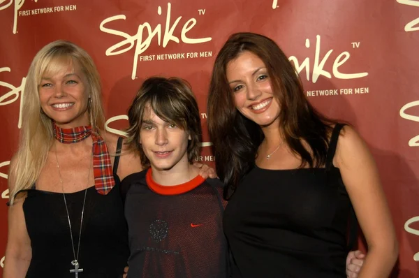 Julie McCullough, Marsen Hefner y Penélope Jiménez — Foto de Stock