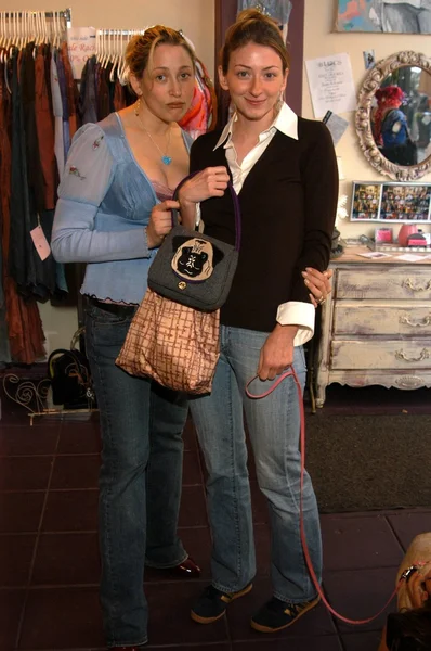 Jennifer Blanc avec Tessa Benson — Photo