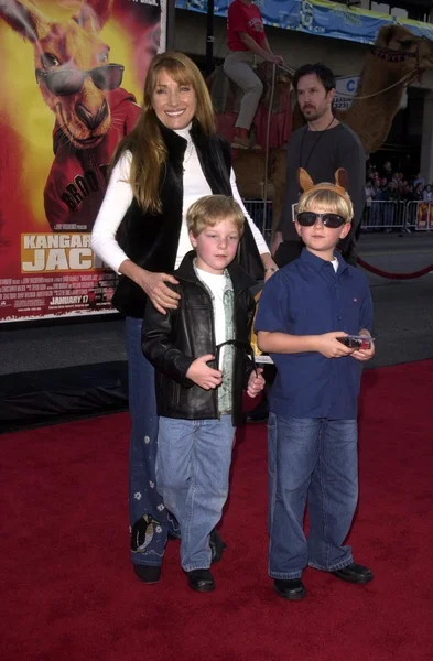 Jane Seymour and sons — Stock Photo, Image