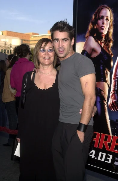 Colin Farrell y su madre — Foto de Stock