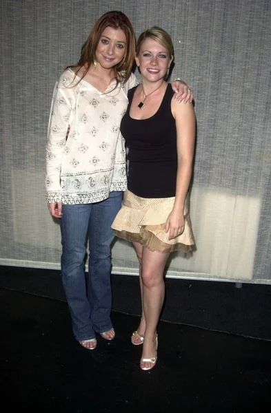 Alyson hannigan och melissa joan hart — Stockfoto