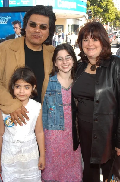 George Lopez and family — Stock Photo, Image