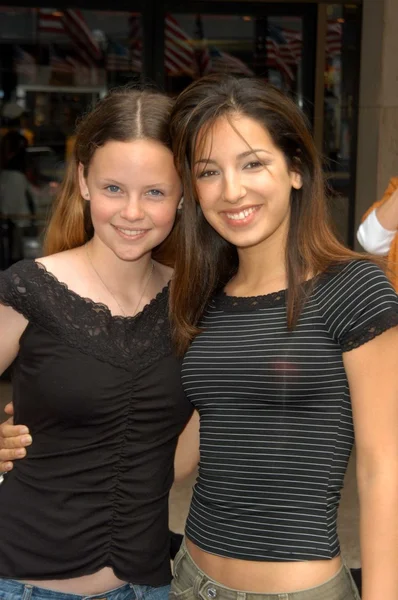 Sarah ramos en vanessa lengies — Stockfoto