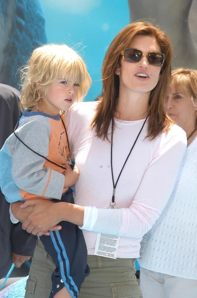 Cindy Crawford and son Presley — Stock Photo, Image