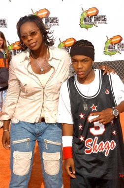 Lil Bow Wow and mom clipart