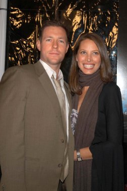 Ed burns ve christy turlington