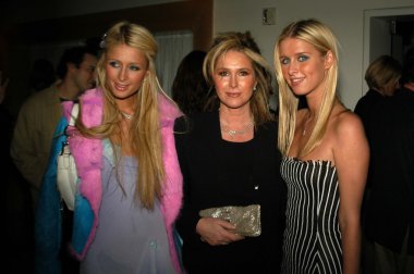 Nicky hilton ve paris hilton ve anne