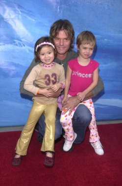 harry Hamlin ve çocuklar