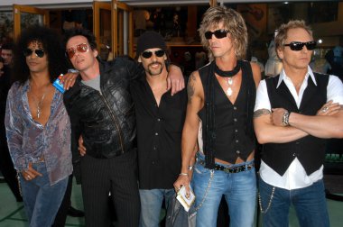 Kaynak eğik çizgi, scott weiland, dave kushner, duff mckagan ve matt sorum