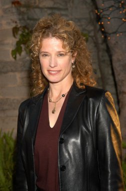 Nancy travis