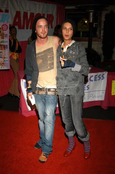 Aaron Paul and guest — Stock Photo, Image