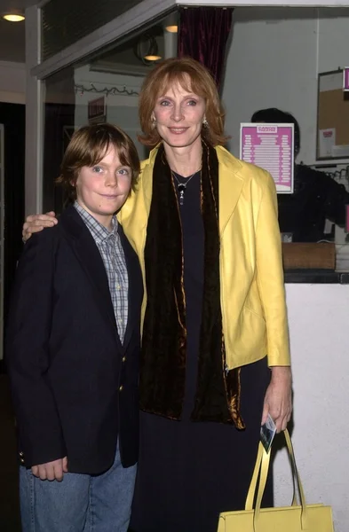 Gates mcfadden en zoon james — Stockfoto