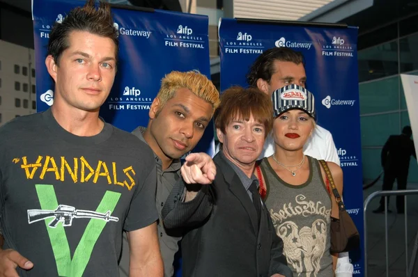 Ingen tvekan, gavin rossdale och rodney bingenheimer — Stockfoto