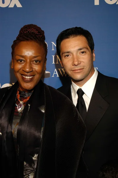 Benito Martinez e CCH Pounder — Fotografia de Stock