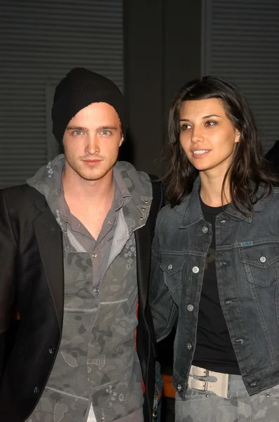 Aaron Paul and Tamara Feldman — Stock Photo, Image