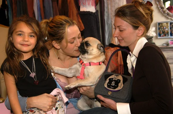 Jennifer Blanc with Tessa Benson and Kate Takach — Stock Photo, Image