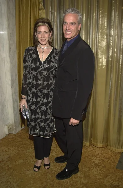 Joely fisher och make christopher stofil — Stockfoto