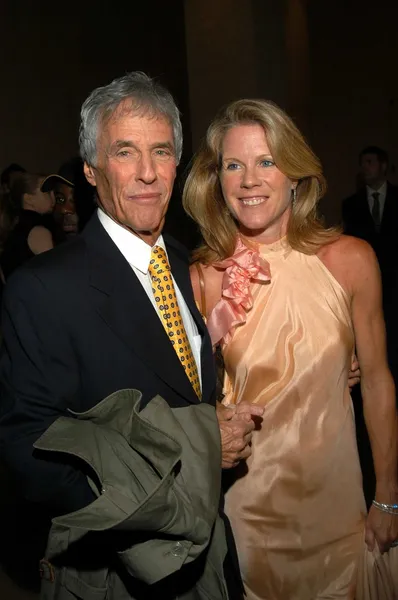 Burt bacharach en vrouw jane — Stockfoto